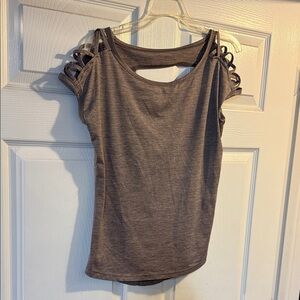 Women’s shirt size small
